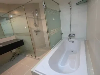 À louer 2 chambres condo à Huai Khwang, Bangkok