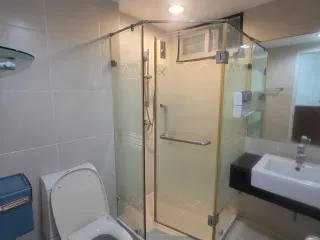 À louer 2 chambres condo à Huai Khwang, Bangkok