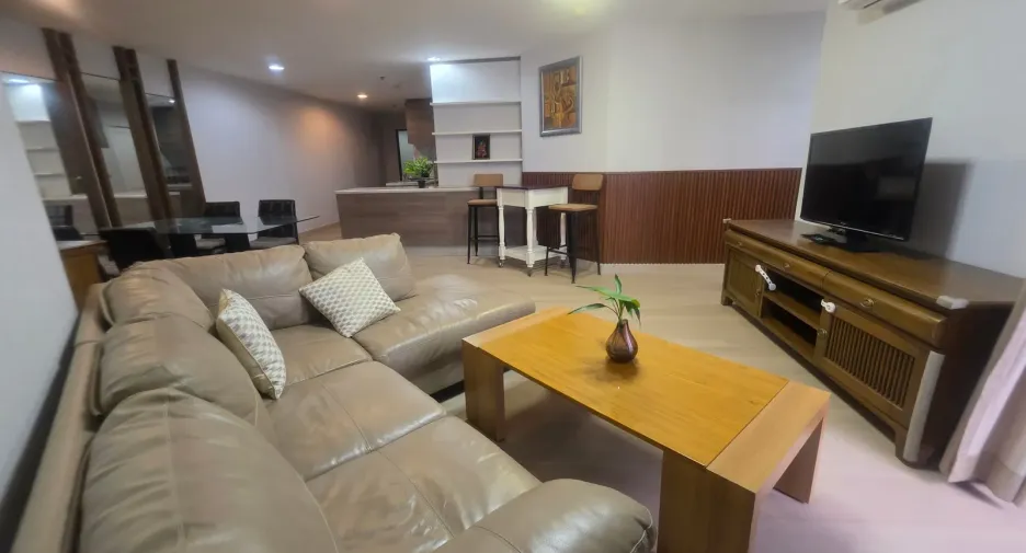 For rent 2 bedrooms condo in Huai Khwang, Bangkok