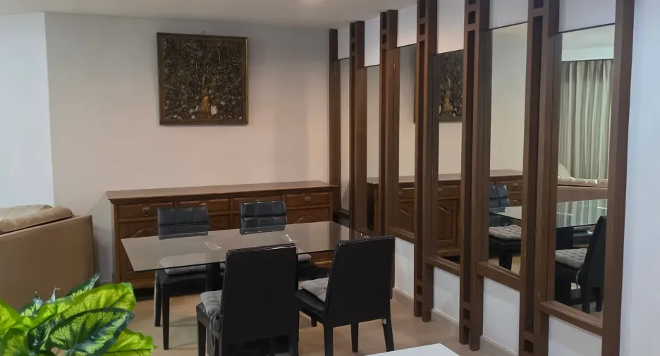For rent 2 bedrooms condo in Huai Khwang, Bangkok