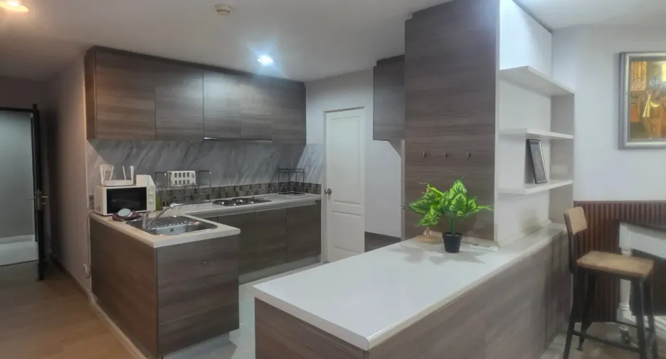 For rent 2 bedrooms condo in Huai Khwang, Bangkok