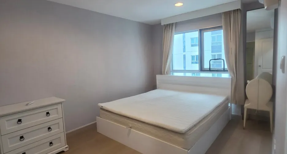 For rent 2 bedrooms condo in Huai Khwang, Bangkok