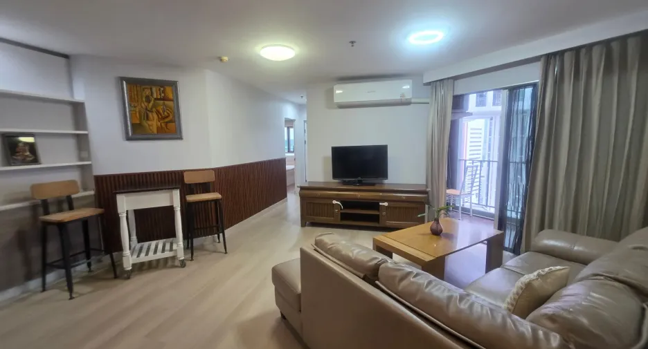For rent 2 bedrooms condo in Huai Khwang, Bangkok