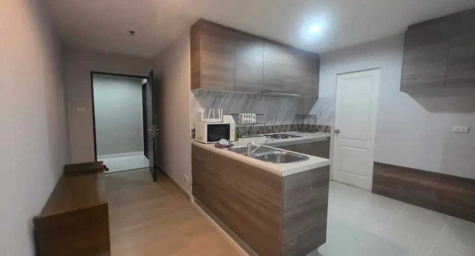 For rent 2 bedrooms condo in Huai Khwang, Bangkok