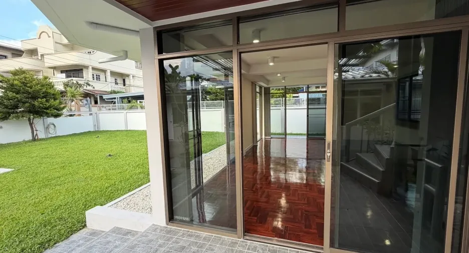 For rent 5 bedrooms office in Chatuchak, Bangkok