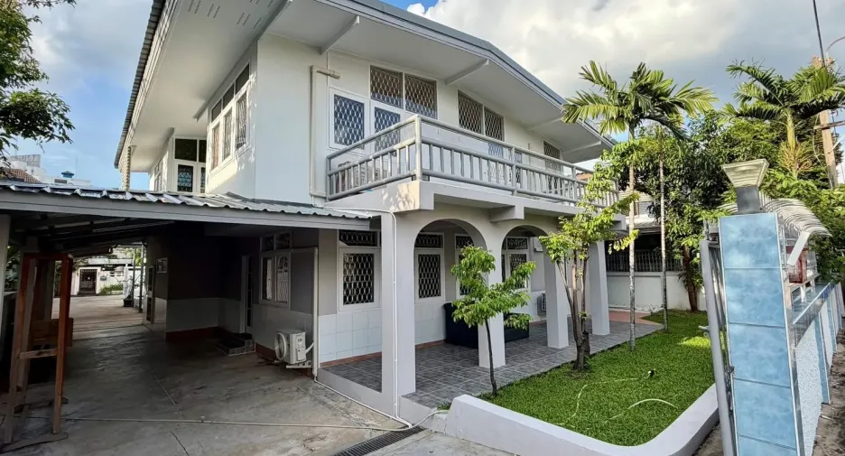 For rent 5 bedrooms office in Chatuchak, Bangkok