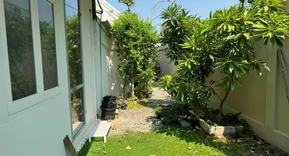 Casa en alquiler y en venta de 4 habitaciones en Mueang Samut Prakan, Samut Prakan