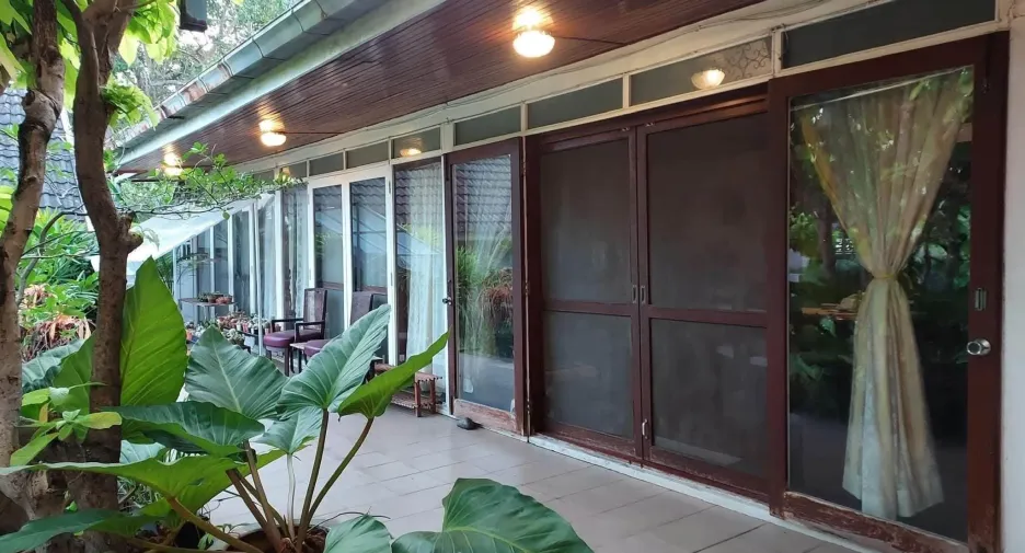 Casa en alquiler y en venta de 4 habitaciones en Mueang Samut Prakan, Samut Prakan