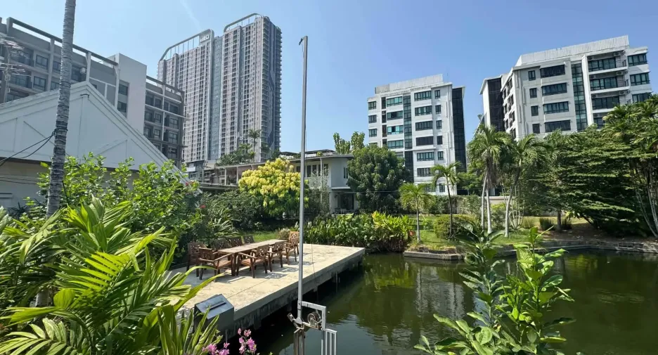 Casa en alquiler y en venta de 4 habitaciones en Mueang Samut Prakan, Samut Prakan