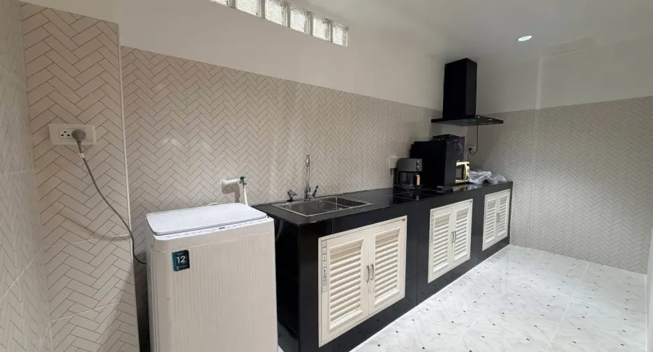 Reihenhaus zur Miete mit 3 Zimmer in Phra Khanong, Bangkok