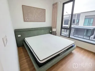 For rent 3 bedrooms townhouse in Bang Phli, Samut Prakan