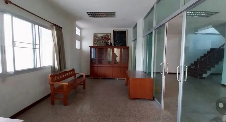 For rent warehouse in Phra Samut Chedi, Samut Prakan