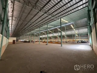 À louer entrepôt à Bang Na, Bangkok