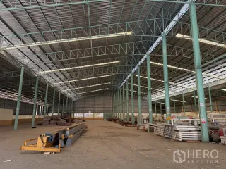 À louer entrepôt à Bang Na, Bangkok