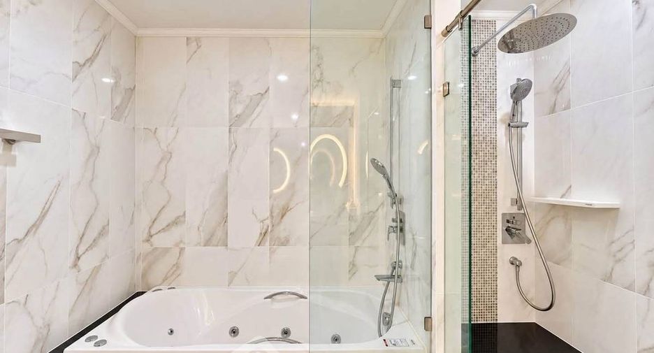 For rent and for sale 4 bedrooms condo in Watthana, Bangkok