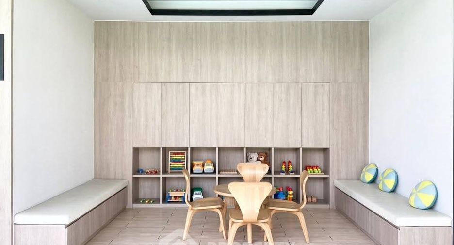 Condo en alquiler de 1 habitaciones en Khlong San, Bangkok