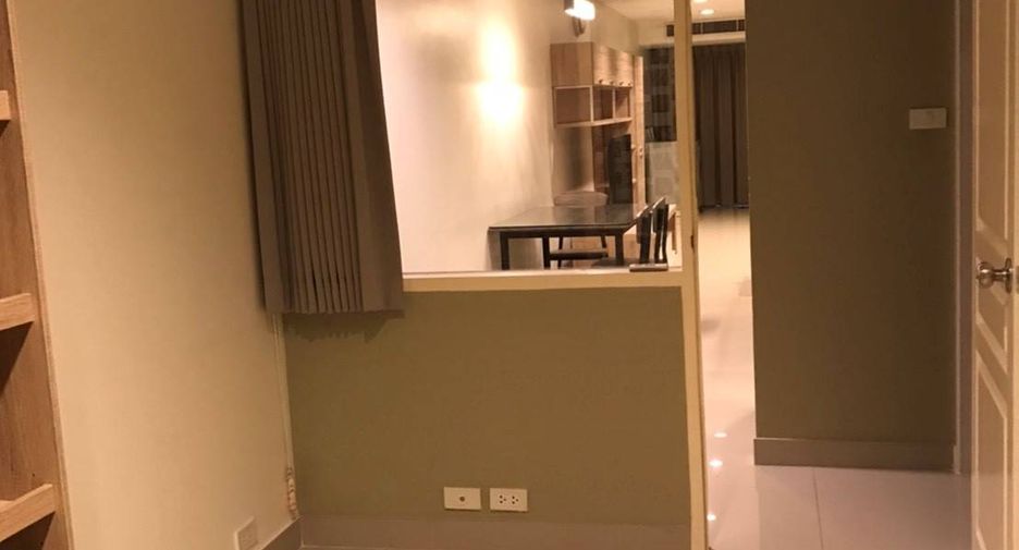 For rent 2 bedrooms condo in Khlong Toei, Bangkok