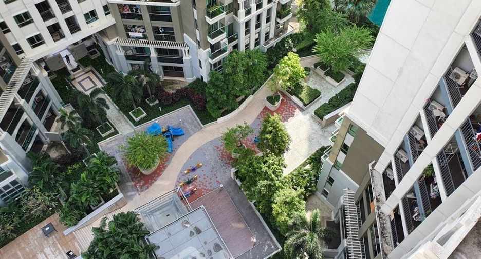For sale 2 bedrooms condo in Huai Khwang, Bangkok