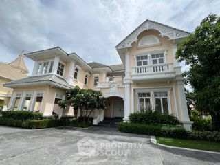 Haus zum Kauf mit 5 Zimmer in Lat Phrao, Bangkok