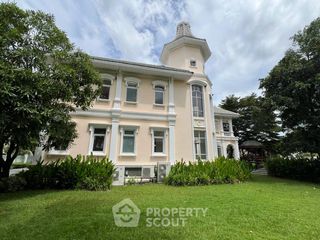 Haus zum Kauf mit 5 Zimmer in Lat Phrao, Bangkok