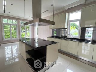 Haus zum Kauf mit 5 Zimmer in Lat Phrao, Bangkok