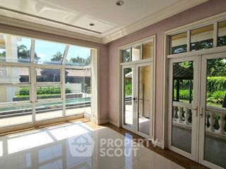 Haus zum Kauf mit 5 Zimmer in Lat Phrao, Bangkok