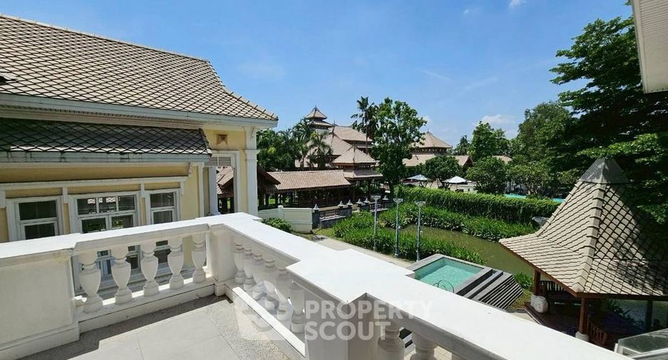 Haus zum Kauf mit 5 Zimmer in Lat Phrao, Bangkok