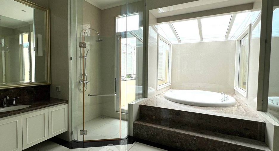 Haus zum Kauf mit 5 Zimmer in Lat Phrao, Bangkok