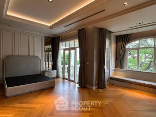 Haus zum Kauf mit 4 Zimmer in Lat Phrao, Bangkok