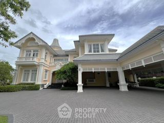 Haus zum Kauf mit 4 Zimmer in Lat Phrao, Bangkok