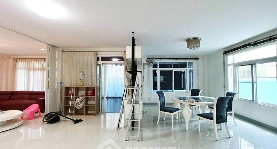 À vendre 3 chambres maison à Si Racha, Chonburi