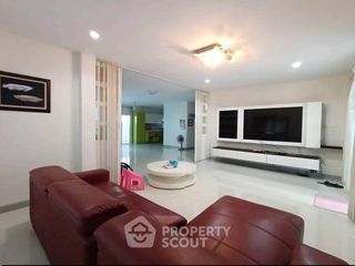 À vendre 3 chambres maison à Si Racha, Chonburi