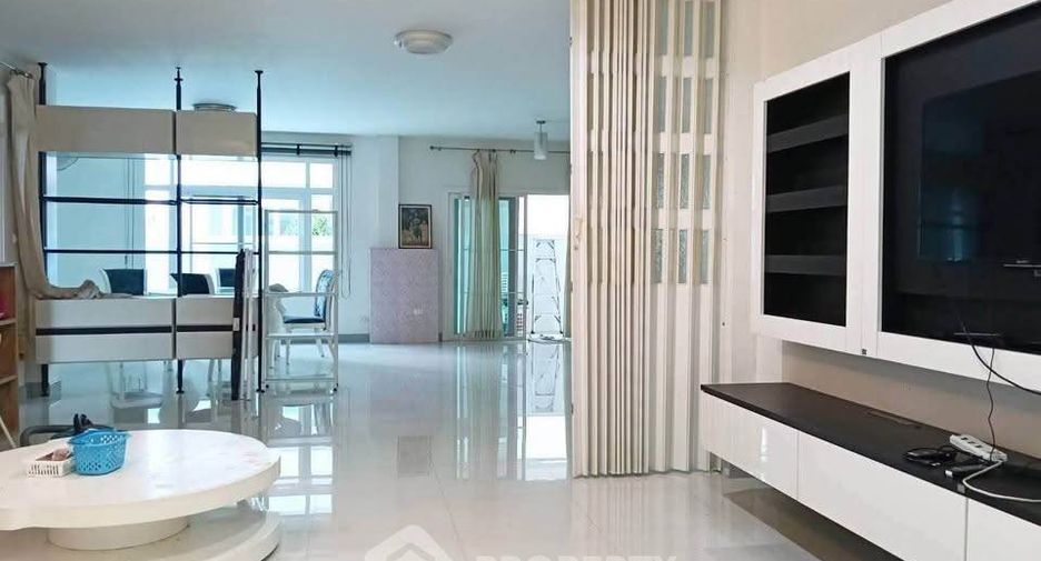 À vendre 3 chambres maison à Si Racha, Chonburi