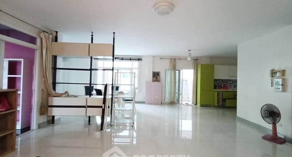 À vendre 3 chambres maison à Si Racha, Chonburi