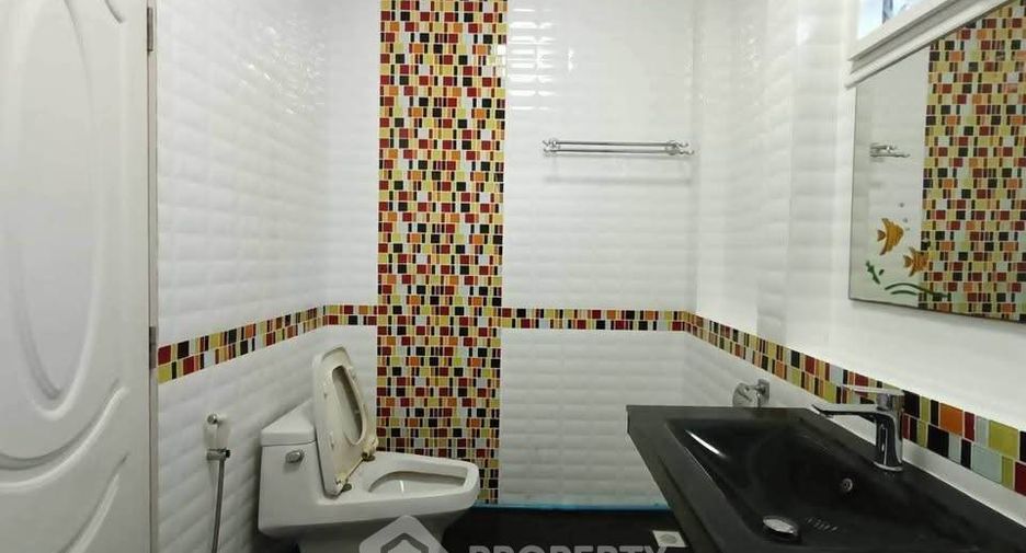 À vendre 3 chambres maison à Si Racha, Chonburi
