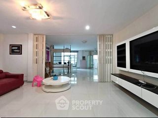 À vendre 3 chambres maison à Si Racha, Chonburi