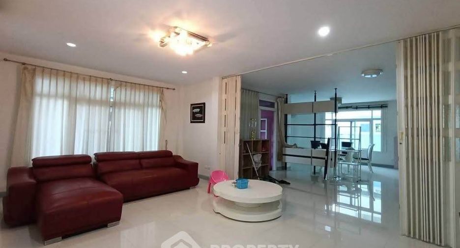 À vendre 3 chambres maison à Si Racha, Chonburi