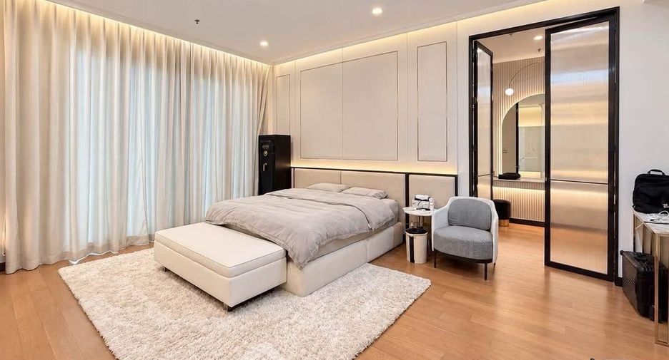 For rent and for sale 4 bedrooms condo in Watthana, Bangkok