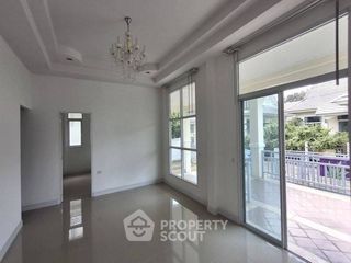 À vendre 3 chambres maison à Si Racha, Chonburi