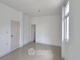 À vendre 3 chambres maison à Si Racha, Chonburi