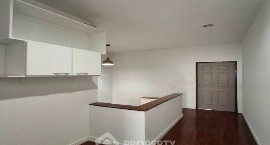 À vendre 3 chambres maison à Si Racha, Chonburi
