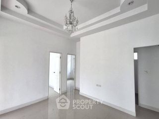 À vendre 3 chambres maison à Si Racha, Chonburi