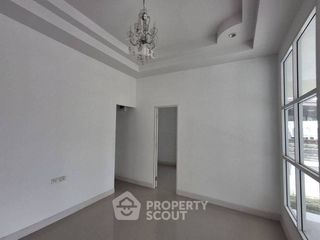 À vendre 3 chambres maison à Si Racha, Chonburi