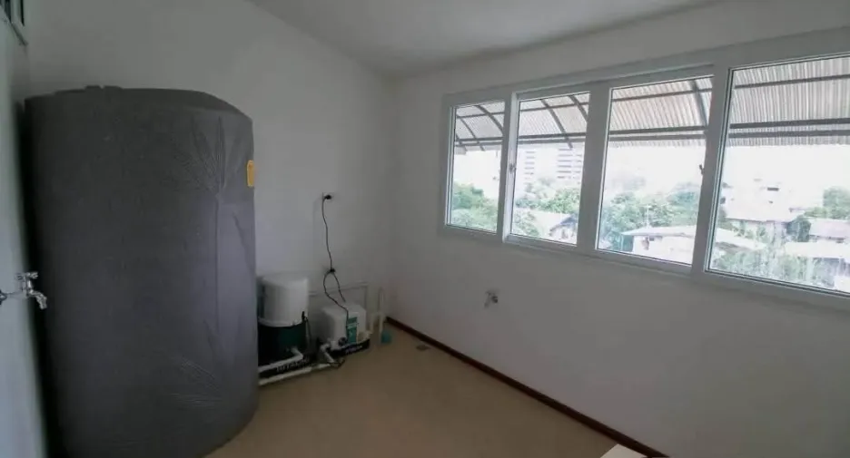 For rent 4 bedrooms townhouse in Phaya Thai, Bangkok