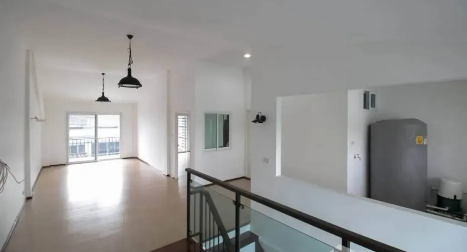 For rent 4 bedrooms townhouse in Phaya Thai, Bangkok