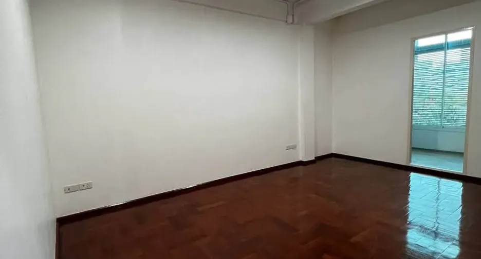 For rent 4 bedrooms townhouse in Phaya Thai, Bangkok