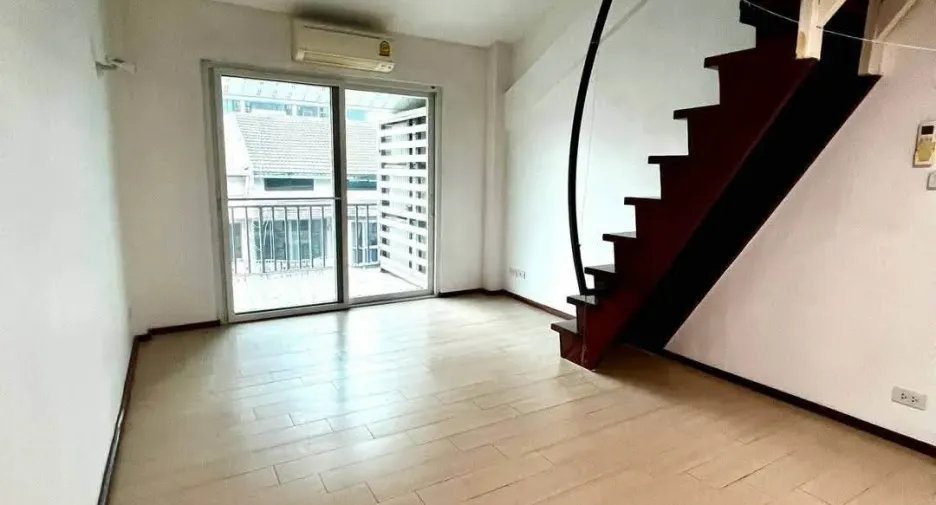 For rent 4 bedrooms townhouse in Phaya Thai, Bangkok