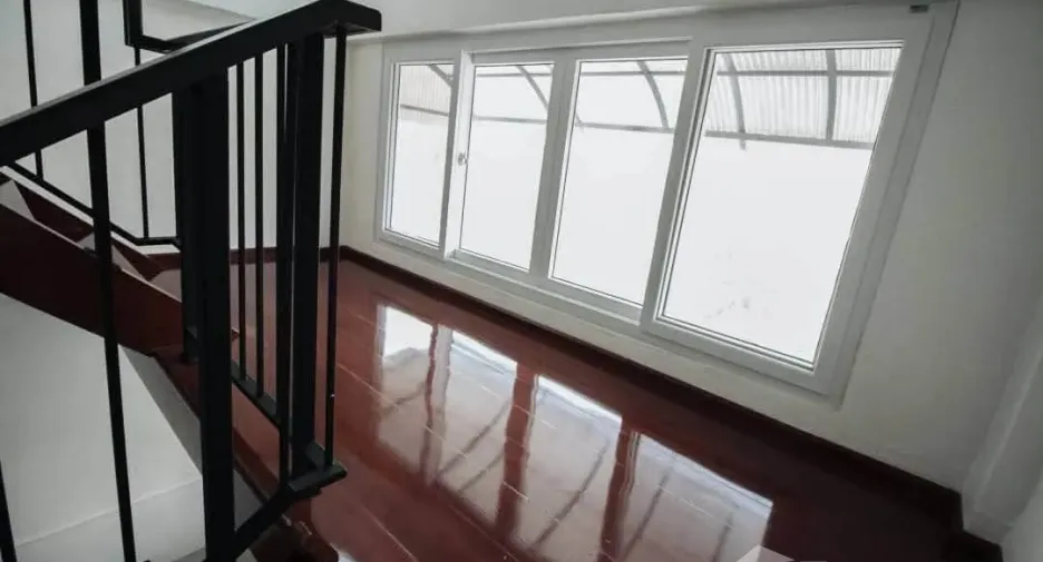 For rent 4 bedrooms townhouse in Phaya Thai, Bangkok