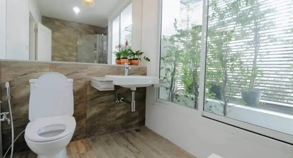 For rent 4 bedrooms townhouse in Phaya Thai, Bangkok