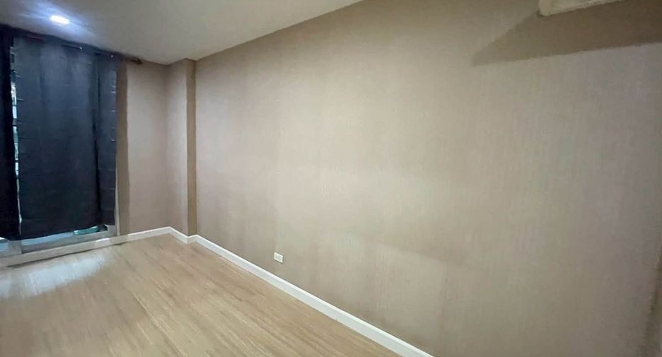 For rent 2 bedrooms condo in Phra Khanong, Bangkok